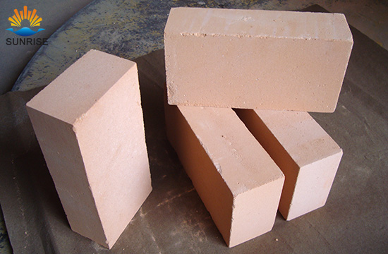 Manufacturing process of fire clay insulation bricks