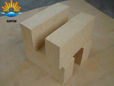 Where are advantages of high alumina gravity refractory castable material ?